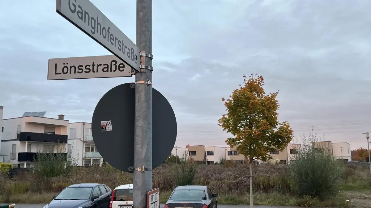 Wer an der Lönsstraße in Offenhausen gebaut hat, bekommt Geld zurück.