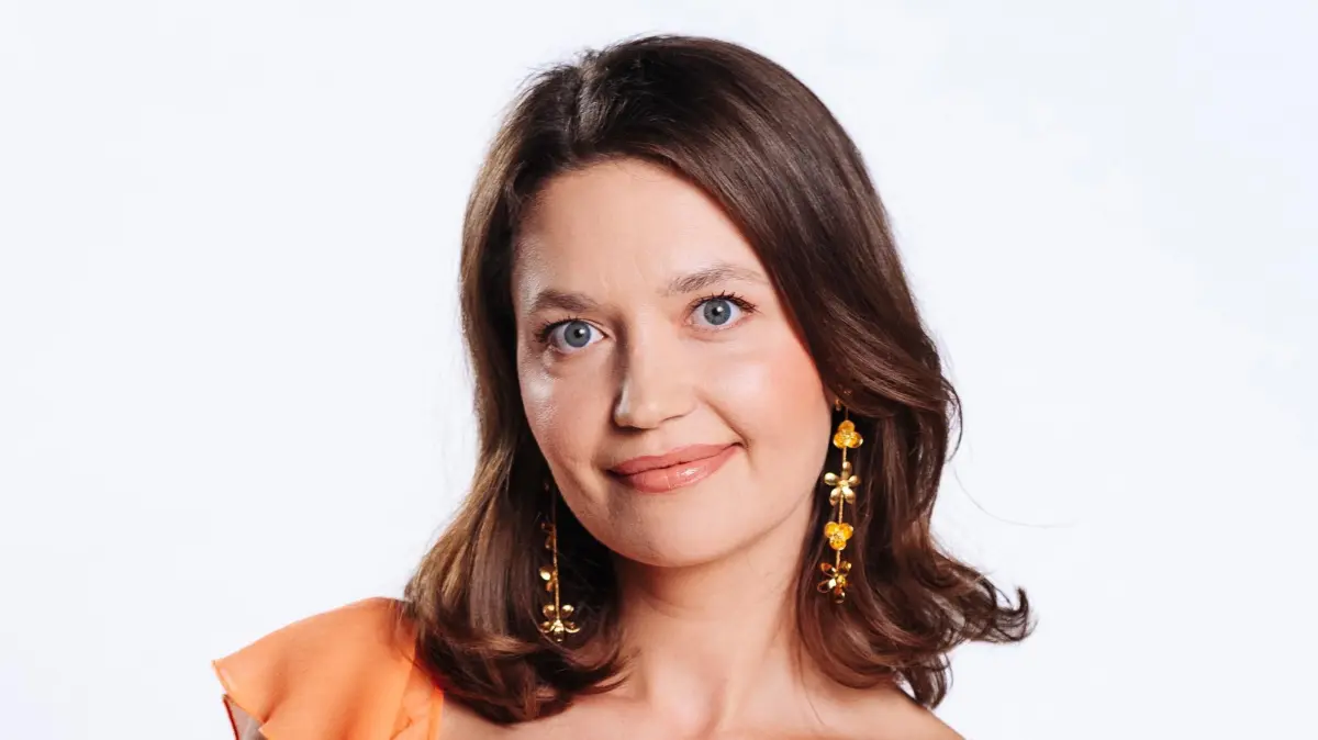 Zwei Männer kämpfen um Nathalie (Amrei Haardt).