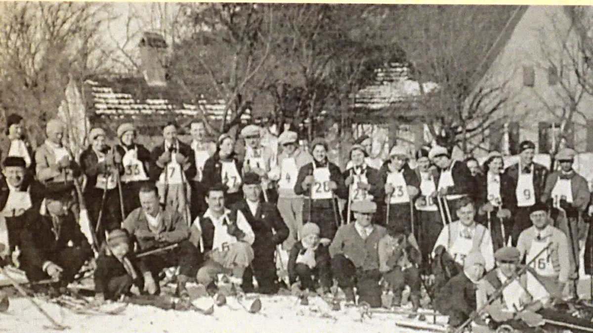 Die Skimeisterschaft am Fuchseckhof beim Wanderheim. Auch sie ist im neuen Kalender zu sehen.
