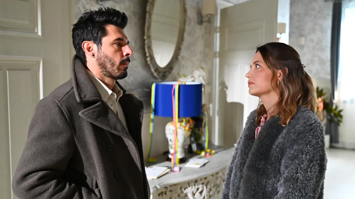 Matteo (Riccardo Angelini) und Nathalie (Amrei Haardt) haben sich wegen Valea und Maximilian getrennt.