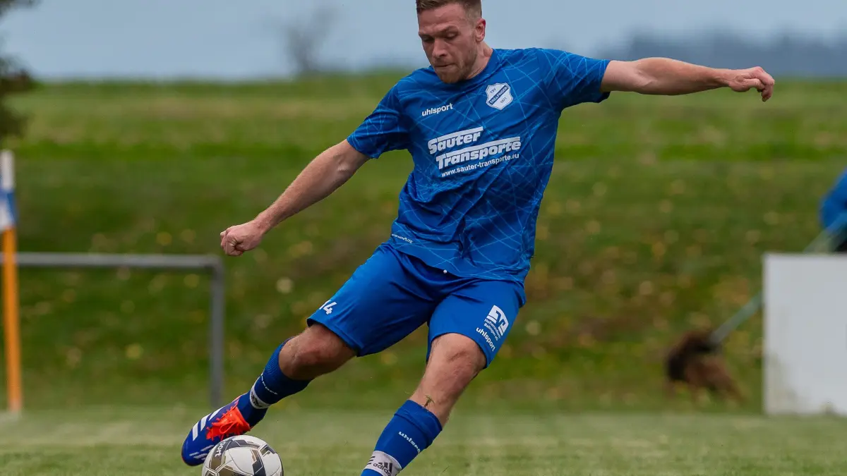 Mit elf ungeschlagenen Partien im Rücken will der TSV Trillfingen, hier Christoph Pfeffer in Aktion, seine starke Form vor heimischem Publikum auch gegen den FC Hechingen bestätigen.