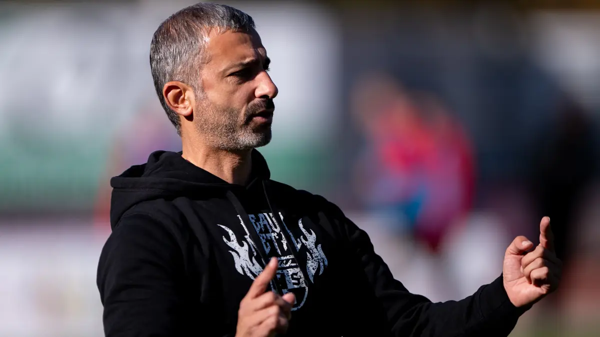Murat Isik, (TSG Balingen, Trainer),
TSG Balingen vs. SV Stuttgarter Kickers, Fussball, Regionalliga Suedwest, 13. Spieltag, Saison 2025/2026, 18.10.2025,
Eibner-Pressefoto/Andreas Ulmer