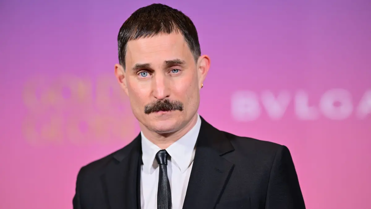 75. Berlinale: ARCHIV - 14.02.2025, Berlin: Clemens Schick, Schauspieler, steht während der Berlinale beim Photocall der Golden Globes Connect Reception vor der Fotowand. (zu dpa: «Dieser Star verpasst das Finale bei «The Masked Singer»») Foto: Sebastian Christoph Gollnow/dpa +++ dpa-Bildfunk +++