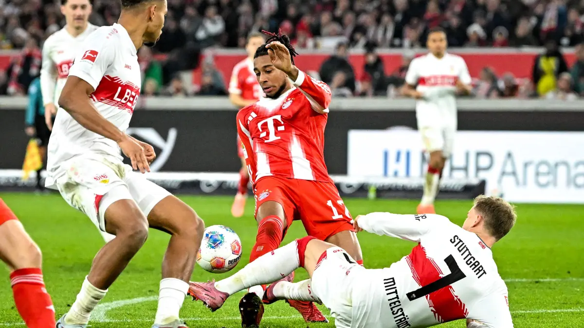 Football: Bundesliga - day 13: VfB Stuttgart v Bayern Munich: Bayern Munich's French midfielder #17 Michael Olise (C) is challenged by VfB Stuttgart's German defender #07 Maxmilian Mittelstadt during the German first division Bundesliga football match between VfB Stuttgart and Bayern Munich in Stuttgart on December 6, 2025. (Photo by THOMAS KIENZLE / AFP) / DFL REGULATIONS PROHIBIT ANY USE OF PHOTOGRAPHS AS IMAGE SEQUENCES AND/OR QUASI-VIDEO