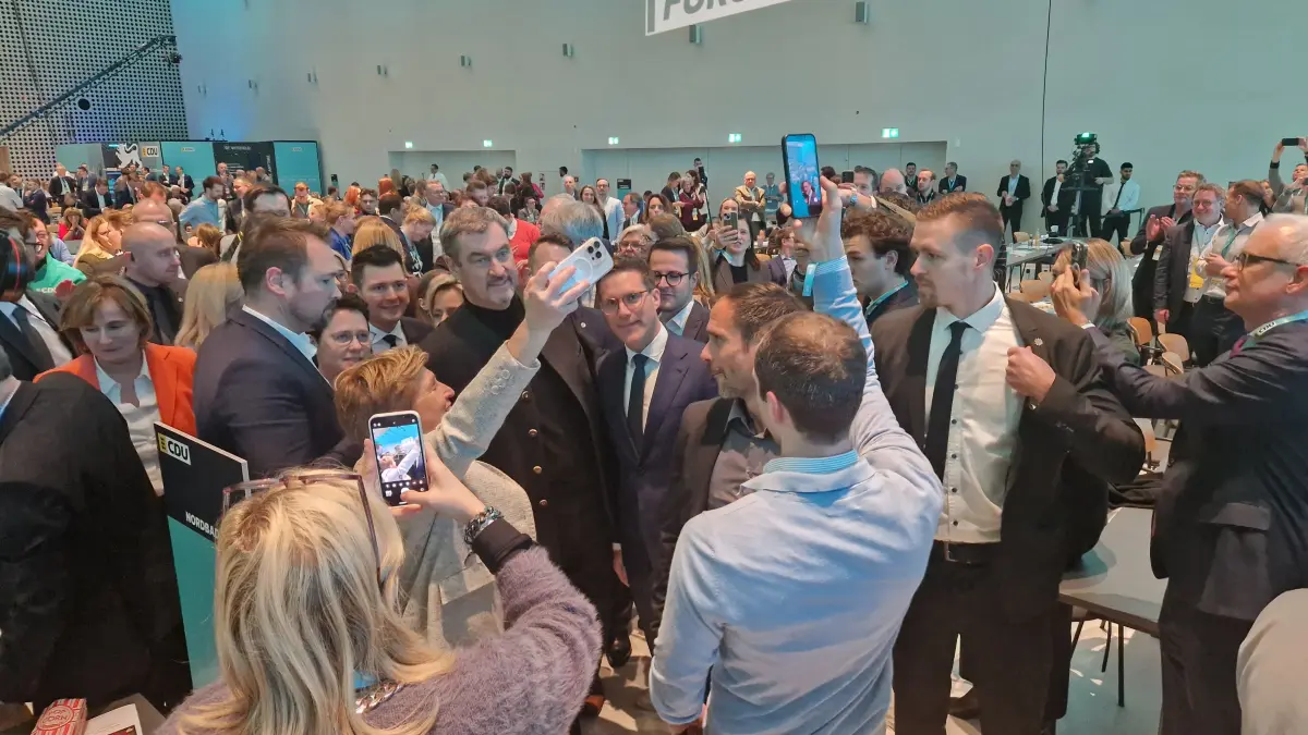 Markus Söder mit Manuel Hagel beim CDU-Landesparteitag in Heidelberg