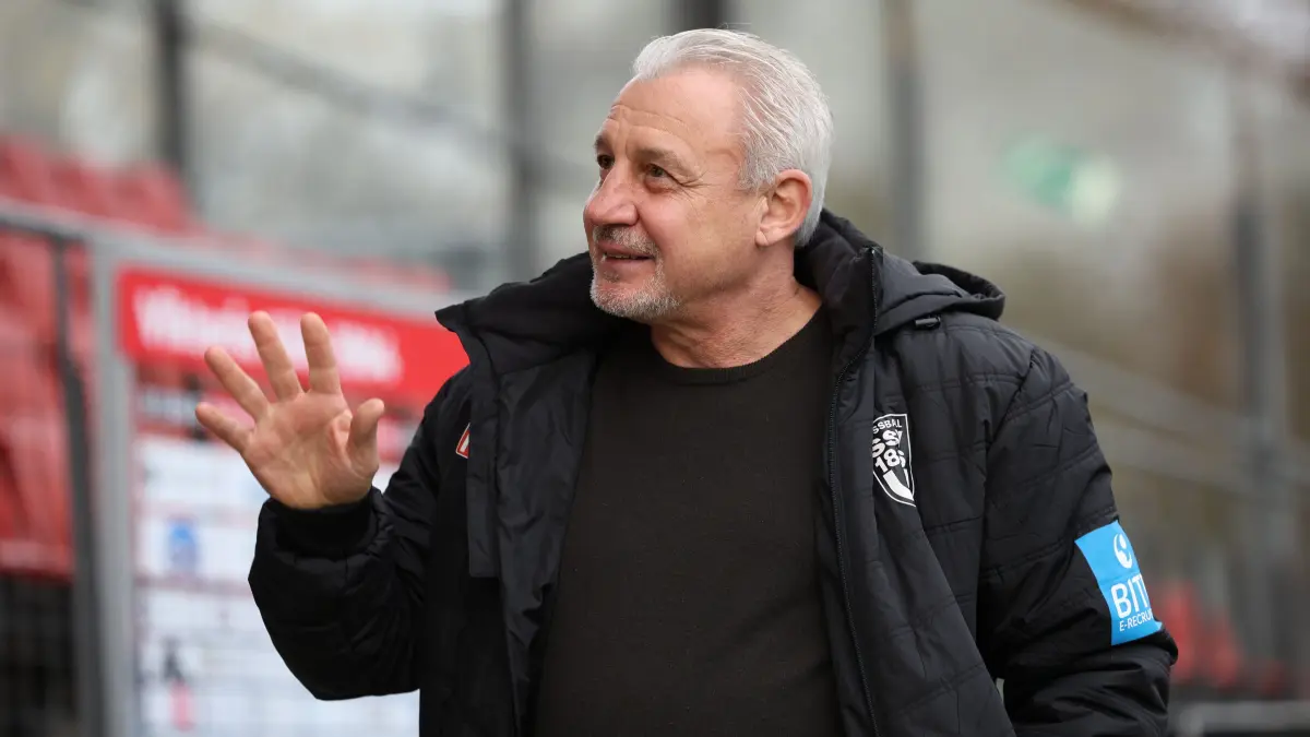 GER, Viktoria Koeln 1904 vs. SSV 1846 Ulm, Fussball, 3. Liga, 17. Spieltag, Spielzeit 2025/2026, 06.12.2025.: Pavel Dotchev (SSV 1846 Ulm #Trainer)
GER, Viktoria Koeln 1904 vs. SSV 1846 Ulm, Fussball, 3. Liga, 17. Spieltag, Spielzeit 2025/2026, 06.12.2025.
(DFL DFB REGULATIONS PROHIBIT ANY USE OF PHOTOGRAPHS as IMAGE SEQUENCES and or QUASI-VIDEO).
Foto: Eibner-Pressefoto/Thomas Stoecker