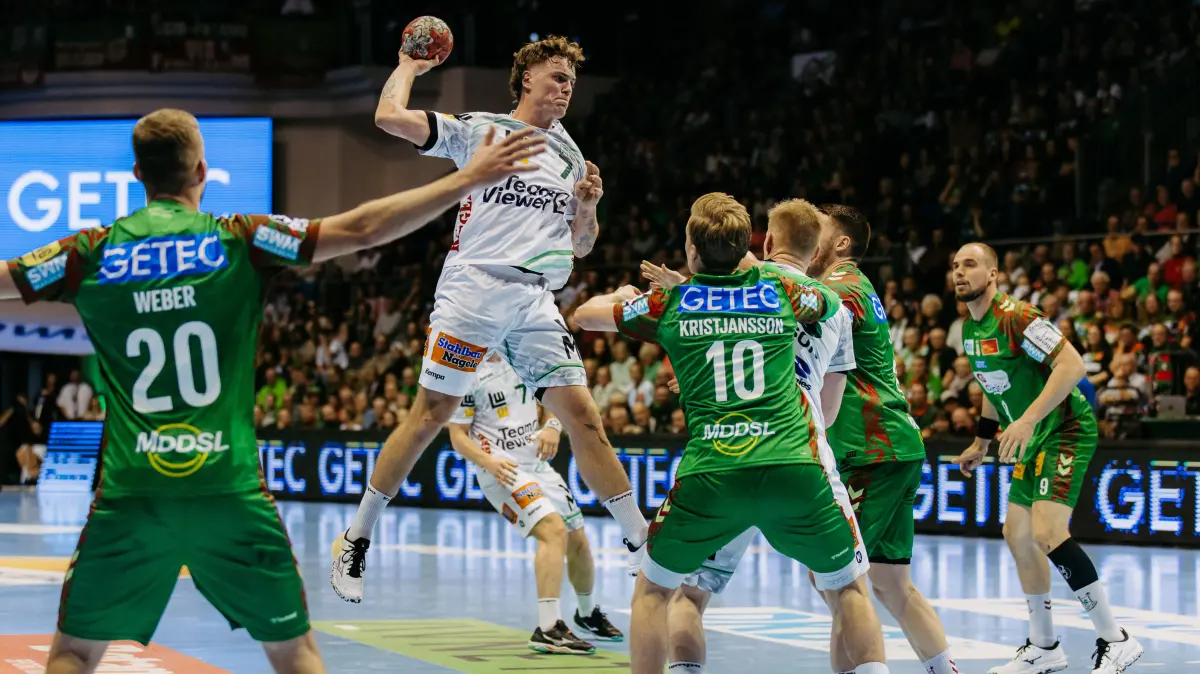 SC Magdeburg (SCM) vs. FRISCH AUF! Goeppingen (FAG), Handball, Maenner, Daikin Handball Bundesliga (HBL), 15. Spieltag, Spielzeit 2025/2026, 07.12.2025: Victor KLOEVE (FRISCH AUF! Goeppingen, #07) erzielt ein Tor, Aktion, Torwurf
SC Magdeburg (SCM) vs. FRISCH AUF! Goeppingen (FAG), Handball, Maenner, Daikin Handball Bundesliga (HBL), 15. Spieltag, Spielzeit 2025/2026, 07.12.2025
Foto: Eibner-Pressefoto/Oliver Schmidt