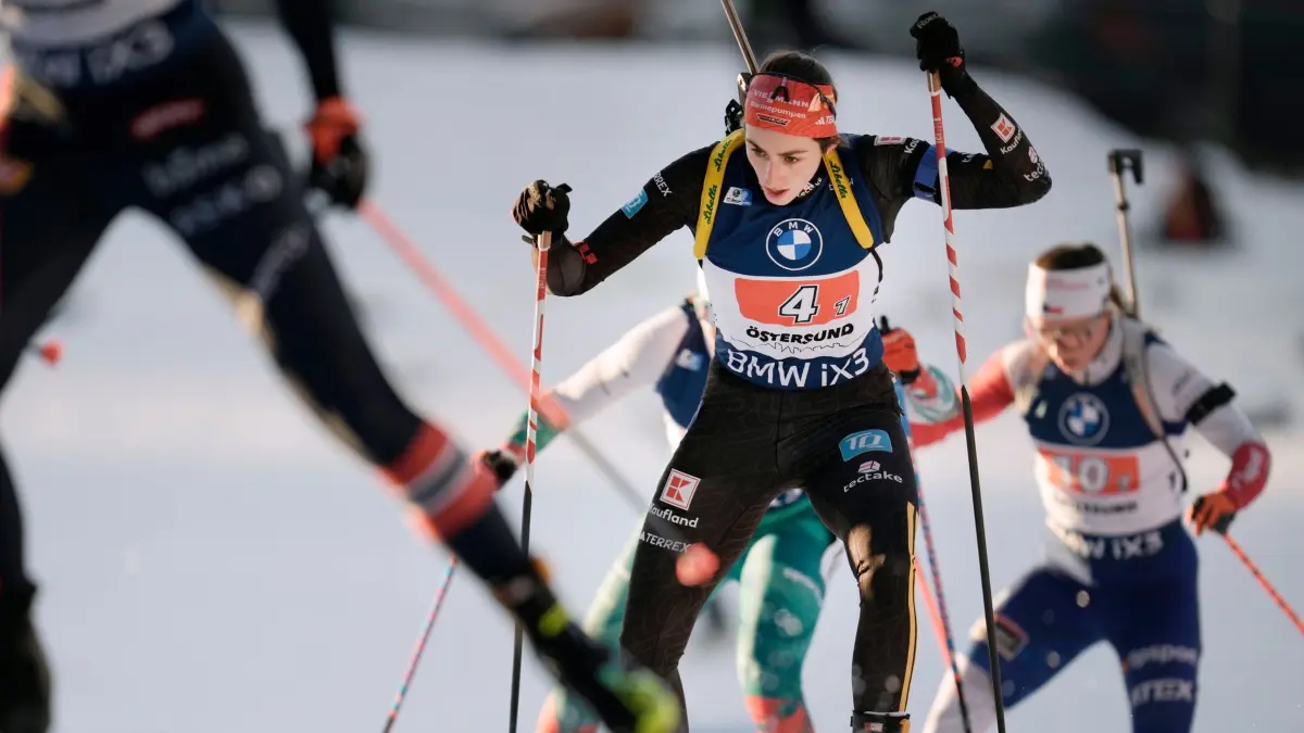 Biathlon: Weltcup: ARCHIV - 29.11.2025, Schweden, Ostersund: Biathlon: Weltcup, Staffel 4 x 6 km, Frauen. Die deutsche Vanessa Voigt in Aktion während des Staffelwettbewerbs. (zu dpa: «Biathletin Voigt wird Zehnte in der Verfolgung») Foto: Björn Larsson Rosvall/TT News Agency via AP/dpa +++ dpa-Bildfunk +++