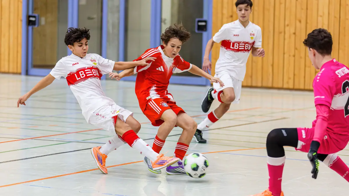 10. Internationaler Carl Stahl U14 Juniorencup: 10. Internationaler Carl Stahl U14 Juniorencup; FC Bayern München - VFB Stuttgart;
06.12.2025; Ankenhalle, Kuchen.
Foto: Thomas Madel