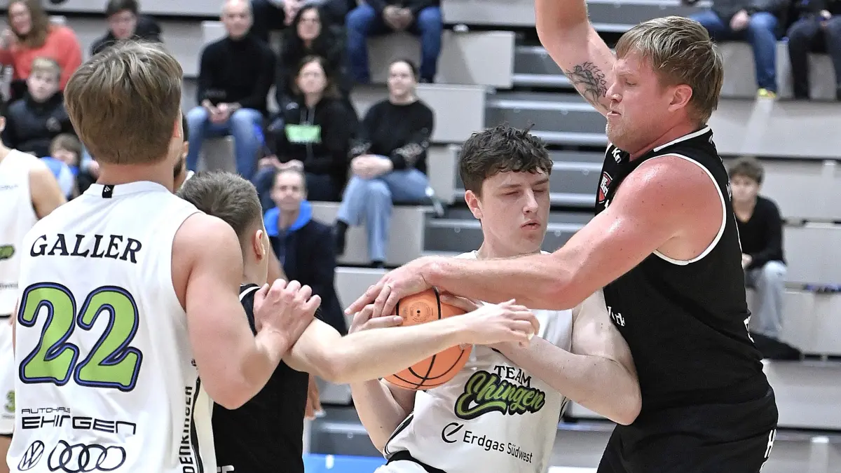 Team Ehingen Urspring - TV Lich Basketball Regionalliga Julien Lemke