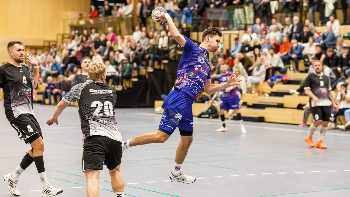 Handball Landesliga: Handball Landesliga; KuGiS Handball - HT Uhingen-Holzhausen;
Nick Scibik (SG KuGi, #14);
06.12.2025; Bosig Hohensteinhalle; Gingen.
Foto: Thomas Madel