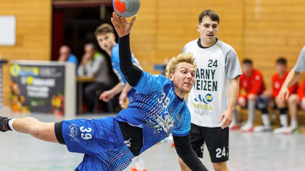 Handball Landesliga: Handball Landesliga; TV Treffelhausen - MTG Wangen II;
Jannik Niederberger (TV Treffelhausen, #39);
06.12.2025; Alb-Sporthalle, Böhmenkirch.
Foto: Thomas Madel