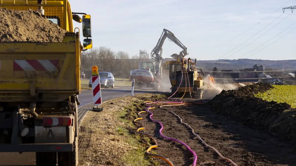 Glasfaserausbau - Verlegung von Glasfaserkabeln entlang der K1440 zwischen Türkheim und Wittingen