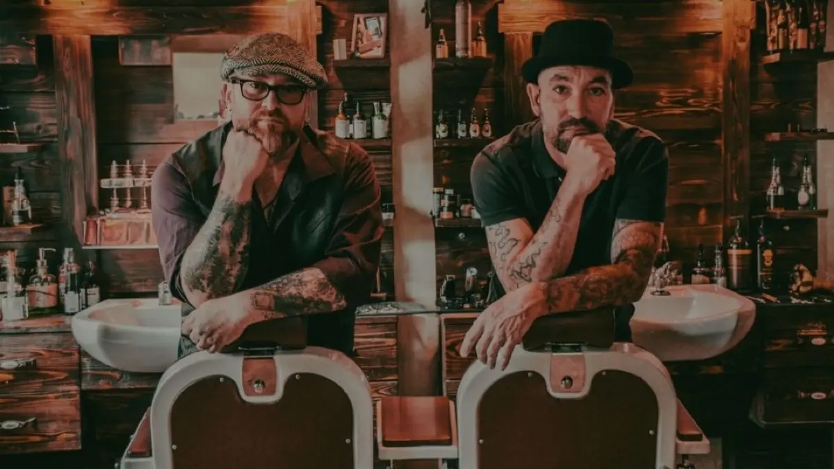 Steffen „Steppke“ Breitinger (links) und Heiko Friedrich sind „Volle Matte.“ Gemeinsam bespielen sie mit ihrem Cover-Programm alle möglichen Events und Bars.