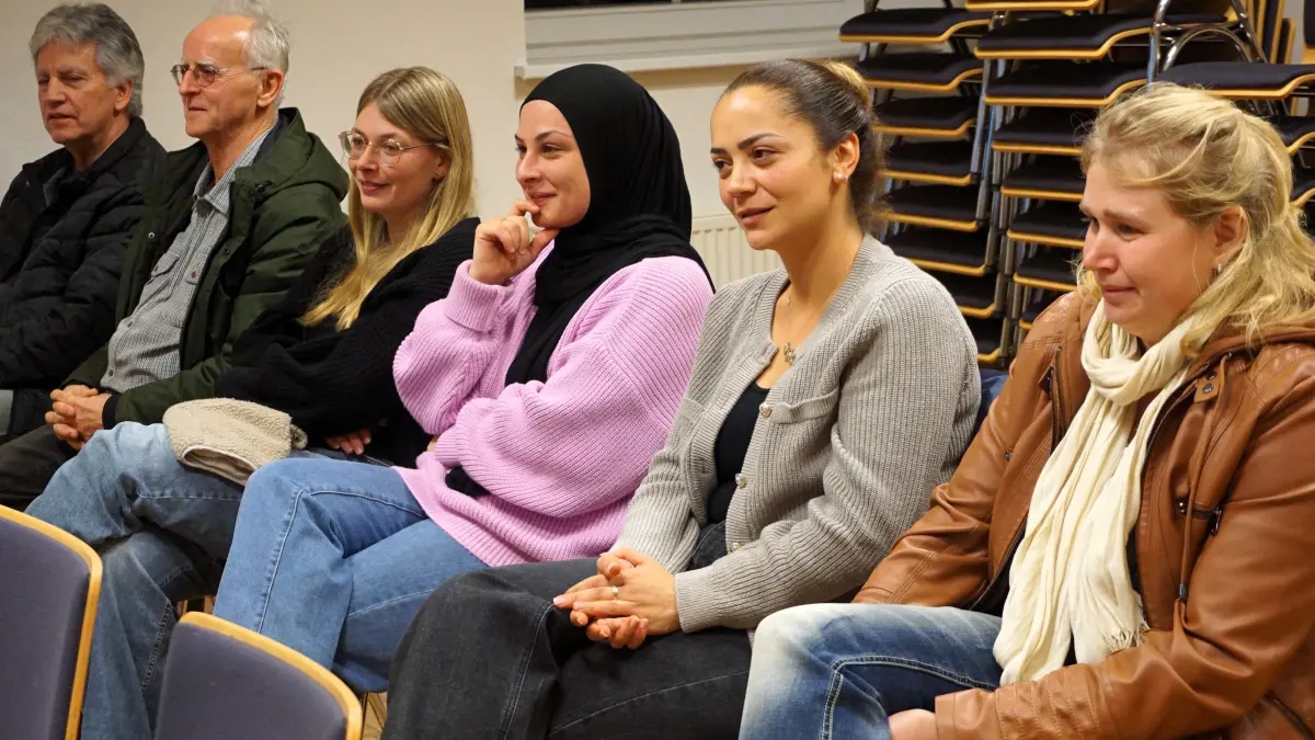 In Binsdorf soll es auch weiterhin eine gemeinsame Grundschule für Binsdorf und Erlaheim geben. Einige der Initiatorinnen für die Unterschriftenaktion verfolgten am Montag die Sitzung des Ortschaftsrates, in der über den aktuellen Sachstand berichtet wurde.