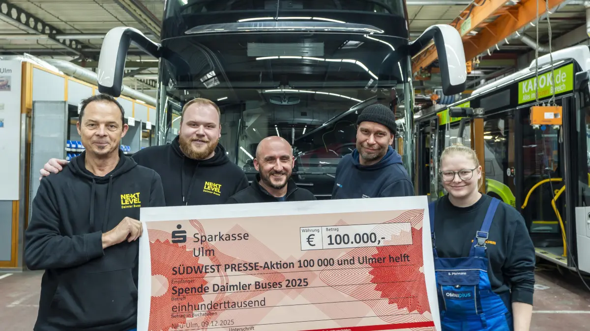 Daimler Buses: Spendenübergabe an Aktion 100 000