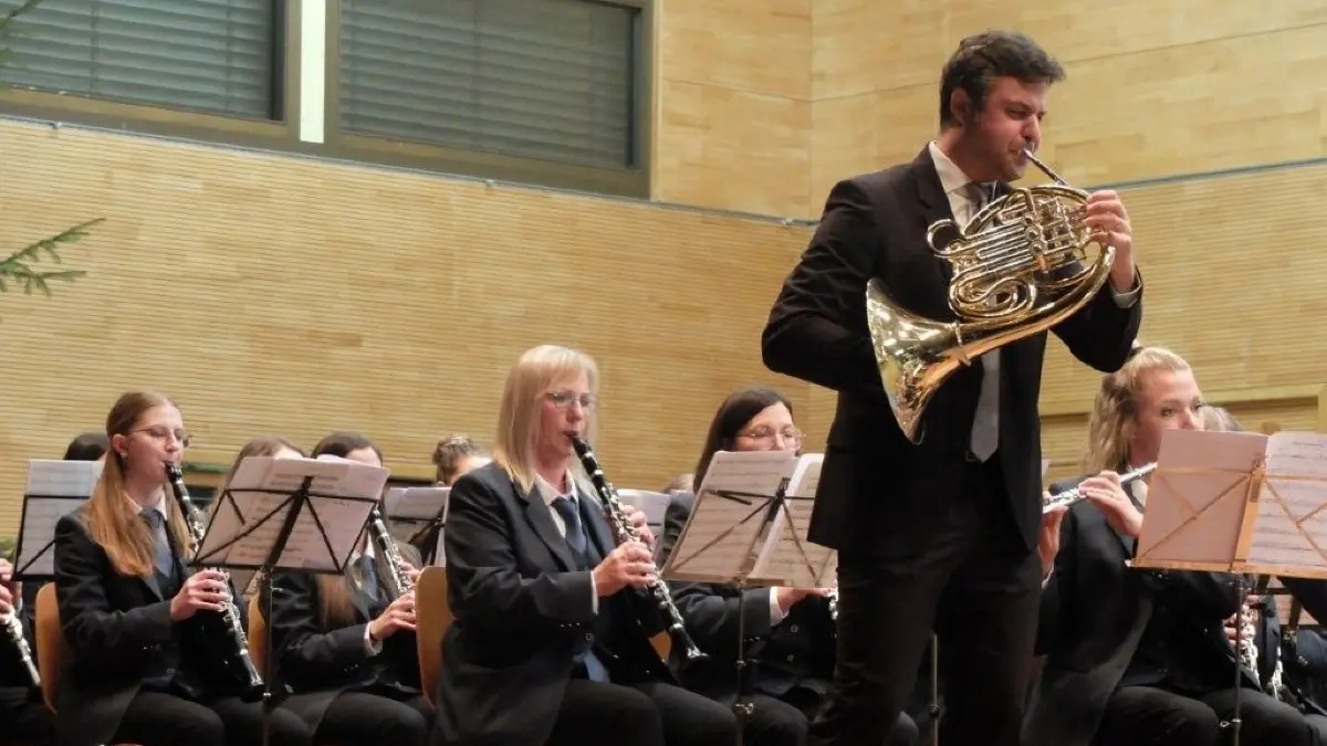 Der Hornist Daniel Lohmüller und das große Blasorchester des Musikvereins Rangendingen harmonierten beim Jahreskonzert exzellent.