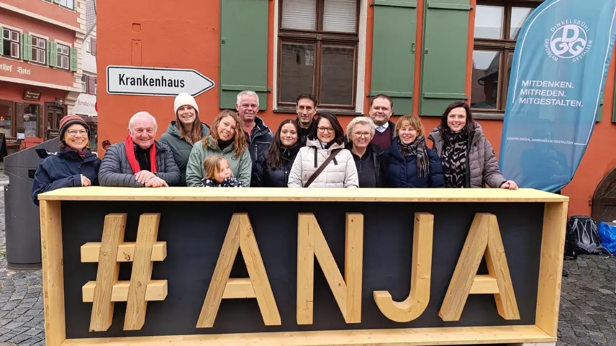 Am Sonntag, 9. November, luden die Unterstützergruppierungen sechs Stunden lang alle Interessierten auf den Dinkelsbühler Marktplatz ein, um die OB-Kandidation Anja Schmidt-Wagemann kennenzulernen.