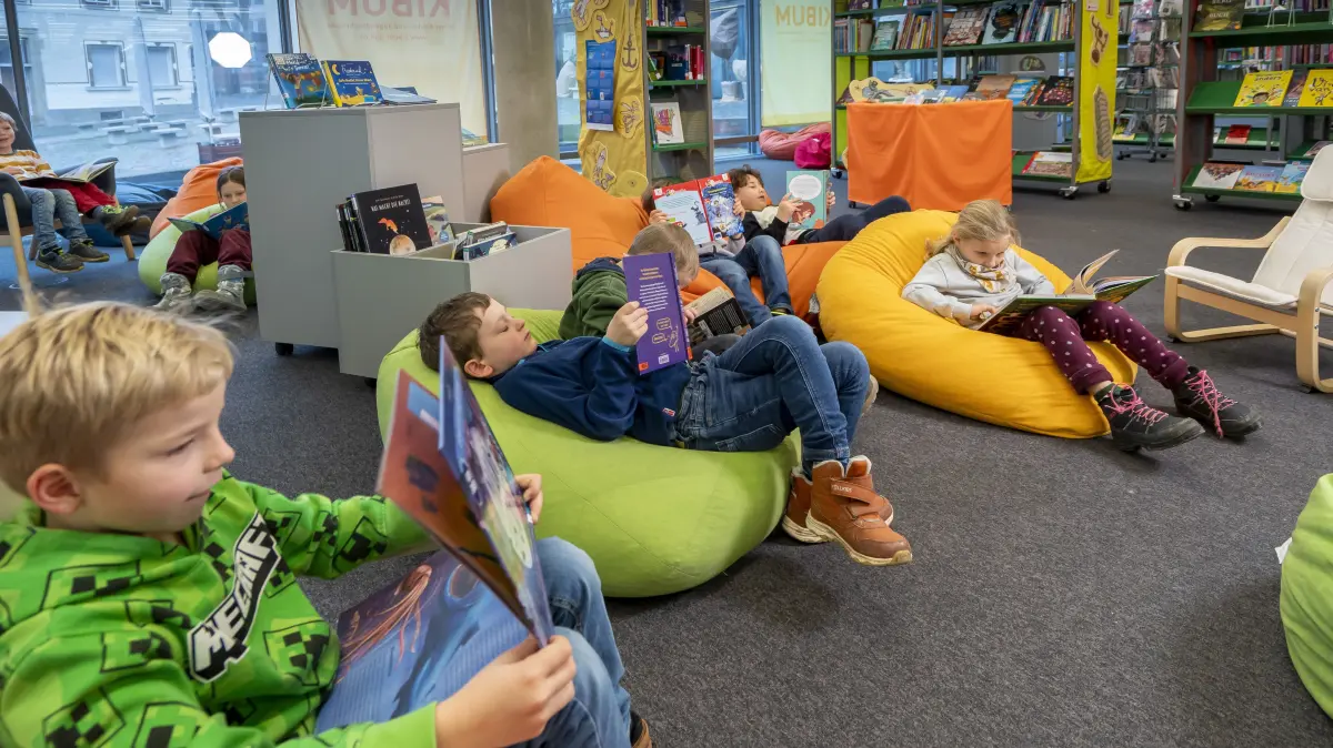 Die große Kinderbuch-Ausstellung: die KiBum Lesung mit Alex Rühle mit Publikum