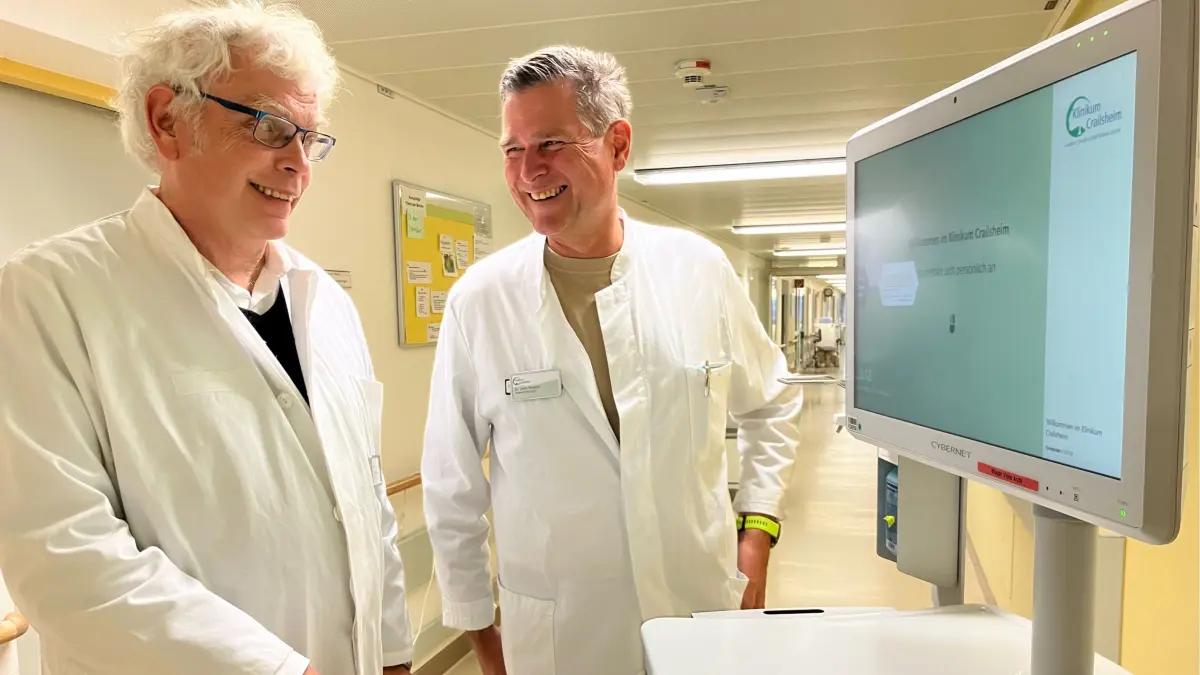 Sie intensivieren ihre Zusammenarbeit im Crailsheimer Klinikum: Geriatrie-Chefarzt Dr. Norbert Andrejew (links) und Dr. Jens Rossek, Chefarzt der Unfallchirurgie/Orthopädie.