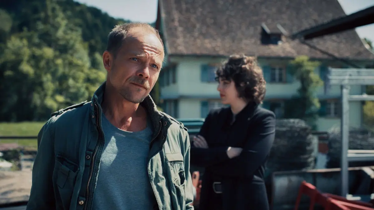 Oberländer (Matthias Koeberlin) und Eisler (Anna Werner Friedmann) tauchen in eine Welt voller Geheimnisse und Intrigen ein.