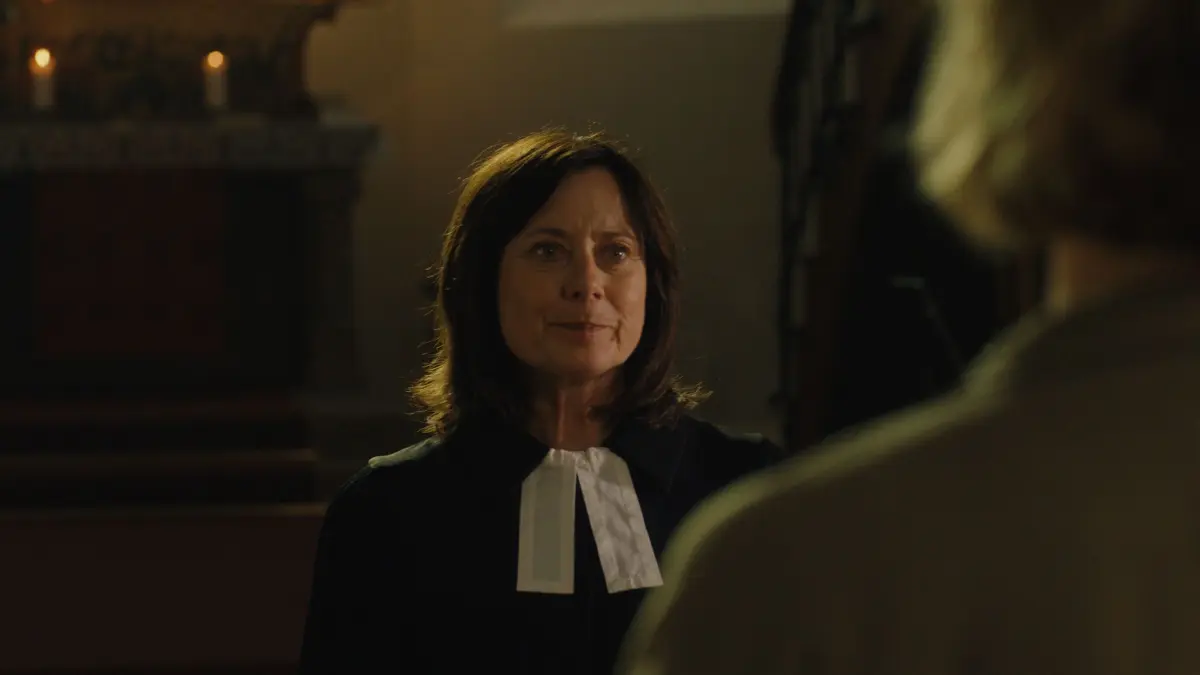 Die Pfarrerin Paula Schubert (Inka Friedrich) gehört zum Verdächtigen-Kreis.