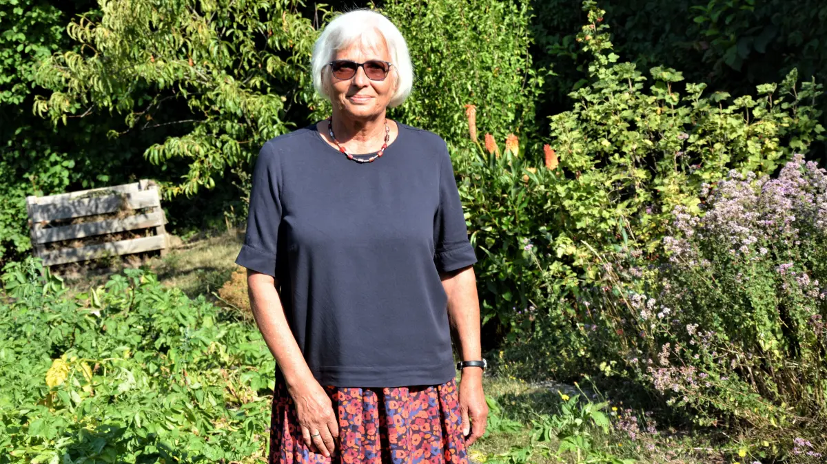 Angelika Pavlicek: Vorsicht: Dieses Foto ist möglicherweise nur für den einstigen Verlag Schwäbisches Tagblatt verwendbar. Bild: Kinder, Kollegen, Kartoffeln und Kompost übergibt Angelika Pavlicek in bestem Zustand und rüstet sich für die Zeit nach der Arbeit.