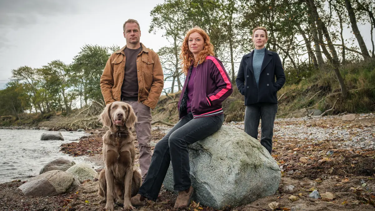 In „Nord bei Nordwest – Pechmarie“ bilden Hauke Jacobs (Hinnerk Schönemann), Jule Christiansen (Marleen Lohse, M.) und Hannah Wagner (Jana Klinge) erneut ein Team.