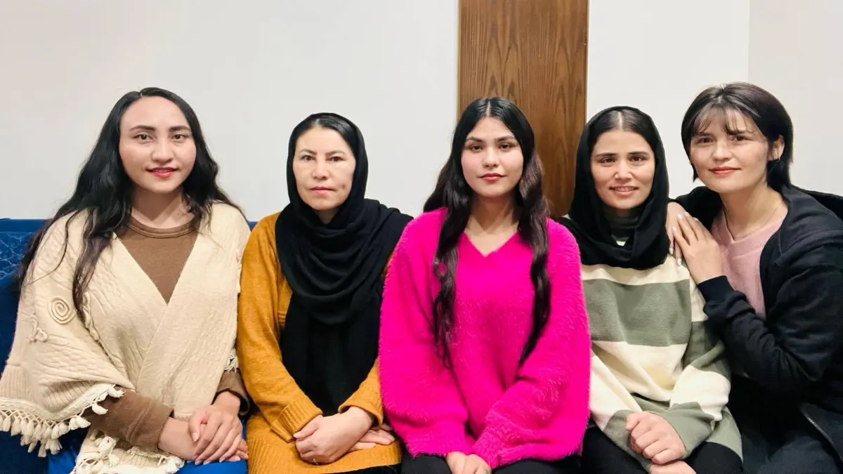 Die afghanischen Frauen Aziz Gull Afghan Bik, Gulafshan Fayaz, Darya Farhat, Razia Mirzad uns Sherin Gul Ansari (von links) wollen in Deutschland eine Ausbildung machen.