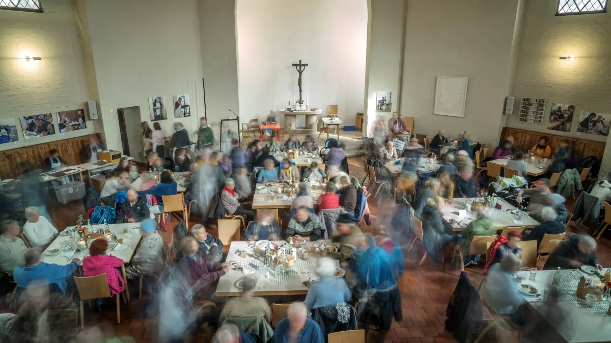 (ohne Überschrift): Vorsicht: Dieses Foto ist möglicherweise nur für den einstigen Verlag Schwäbisches Tagblatt verwendbar. Heftiges Treiben bei der Vesperkirche
12.02.19 Bild: Metz
