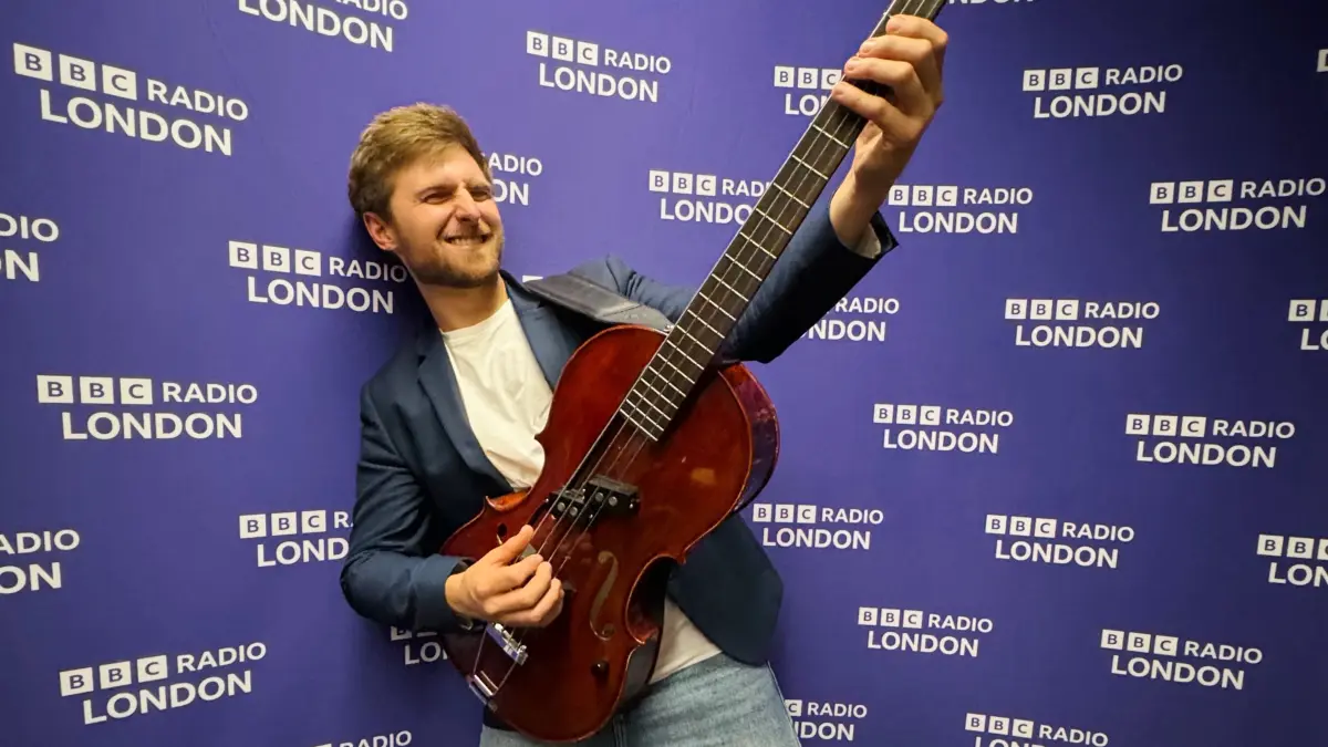 Auch BBC-Radioshows begleitete der Ihlinger Bassist Niklas Lukassen schon.