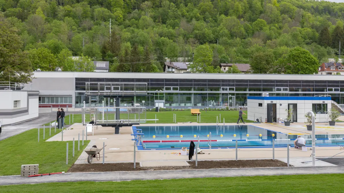 5-Täler-Bad Geislingen, Freibad - Rundgang vor der Neueröffnung - Freibad, 5-Täler-Bad, Fläche für Baumpflanzung - Textautorin Claudia Burst