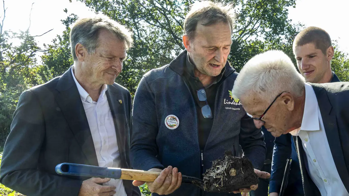„Leut', mit dem Humus habt Ihr mich gepackt!“, sagte Ministerpräsident Kretschmann beim Boden-Infotag im April 2025.