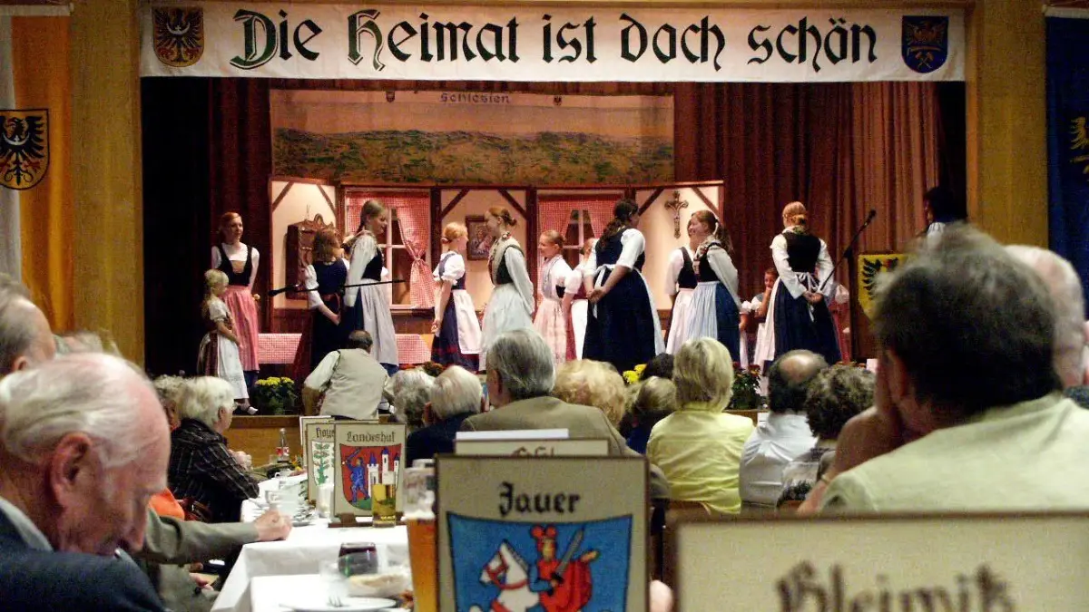 Die Heimat in all den Jahren nicht vergessen: Über hundert ehemalige Schlesier trafen sich in der Kemmler-Halle zum Abschluss der 52. Kulturtage.