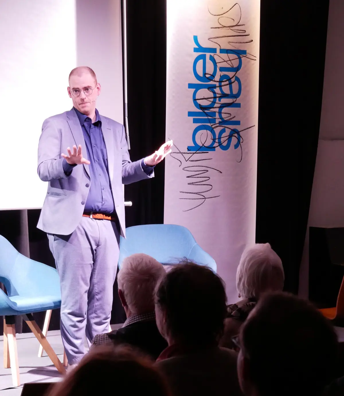 "Kinder stärken!" Prof. Dr. Sebastian Kurtenbach im Gschwender Bilderhaus.