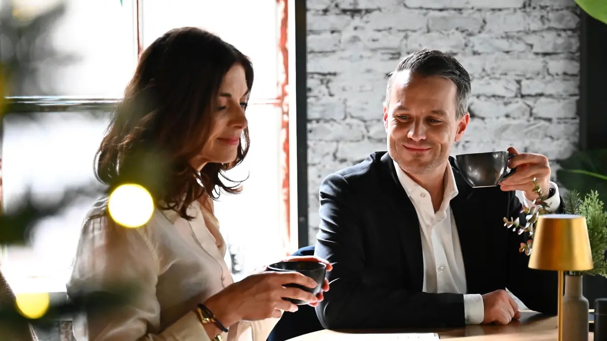Gabriella (Bianca Hein) kann Kilian (Marc Dumitru) nicht mehr widerstehen.