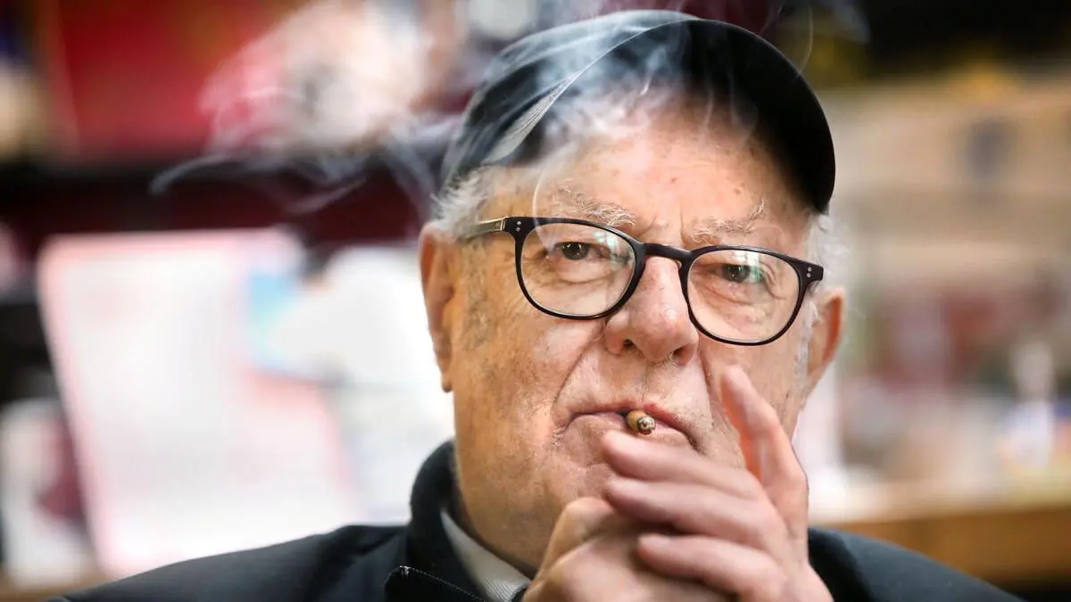 Stefan Paul, vor ein paar Jahren, noch im Arsenal, mit qualmendem Zigarillo.