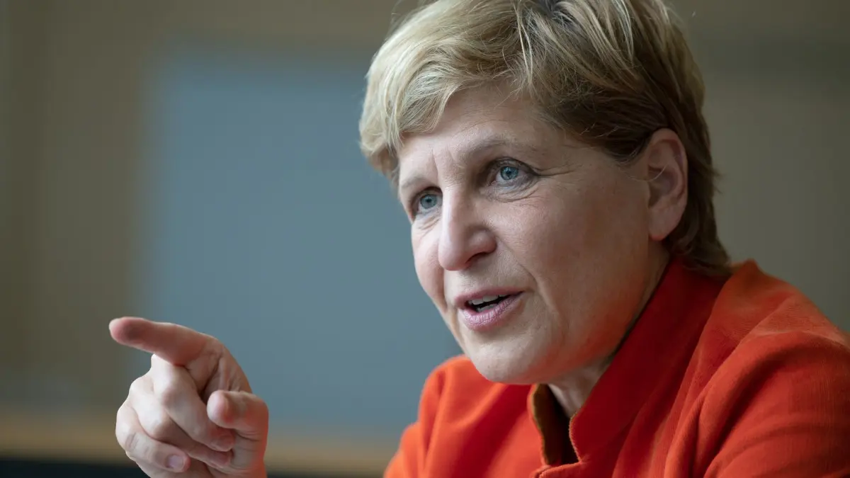 Nicole Razavi (CDU), baden-württembergische Ministerin für Wohnen und Landesentwicklung, aufgenommen bei einem Interview im Landtag. (Zu dpa «Razavi für mehr Prämien, um leere Wohnungen wieder zu vermieten») +++ dpa-Bildfunk +++