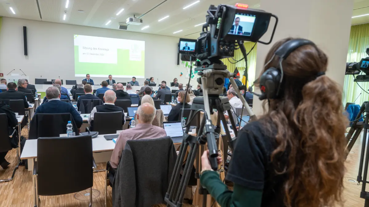 Landratsamt Kreistag Göppingen: Sitzung des Kreistags - Sparhaushalt wird verabschiedet, großes Zuschauerinteresse erwartet Kahlschlag Kürzungen im sozialen Bereich
