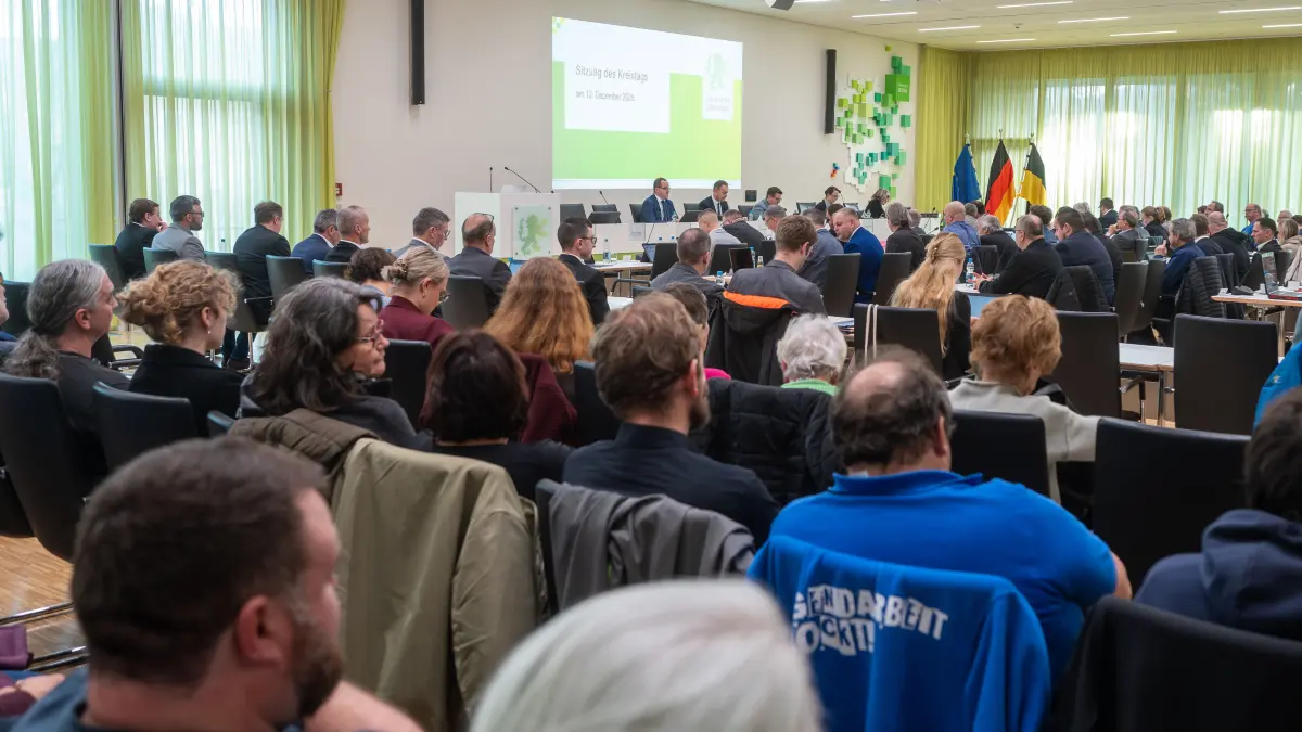 Landratsamt Kreistag Göppingen: Sitzung des Kreistags - Sparhaushalt wird verabschiedet, großes Zuschauerinteresse erwartet Kahlschlag Kürzungen im sozialen Bereich