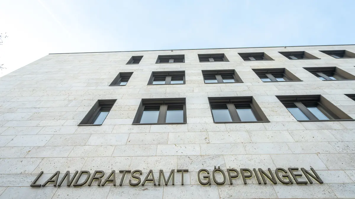 Landratsamt Kreistag Göppingen: Sitzung des Kreistags - Sparhaushalt wird verabschiedet, großes Zuschauerinteresse erwartet Kahlschlag Kürzungen im sozialen Bereich