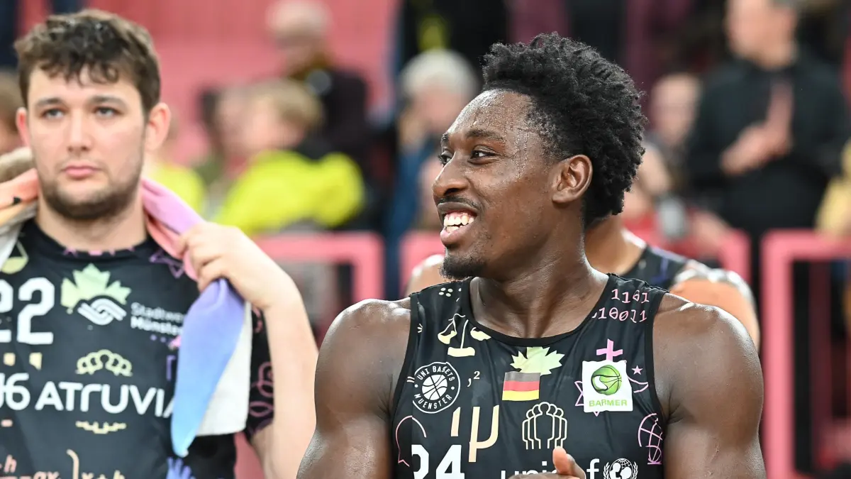 GER, Tigers Tuebingen vs. Uni Baskets Muenster, Basketball, Herren, Pro A, 2. Barmer Basketball Bundesliga, Saison 2025/2026, 13.12.2025: Jason Ani (Uni Baskets Muenster, #24) Jubel nach dem Sieg, Emotionen
GER, Tigers Tuebingen vs. Uni Baskets Muenster, Basketball, Herren, Pro A, 2. Barmer Basketball Bundesliga, Saison 2025/2026, 13.12.2025
Foto: Eibner-Pressefoto/Nicolas Woern