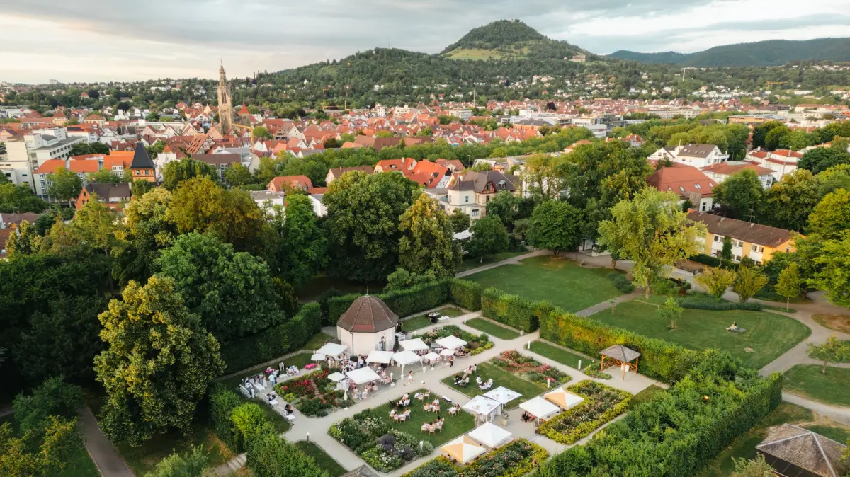 So grün ist Reutlingen: Vorne ist die Pomologie zu sehen, im Hintergrund die Achalm.