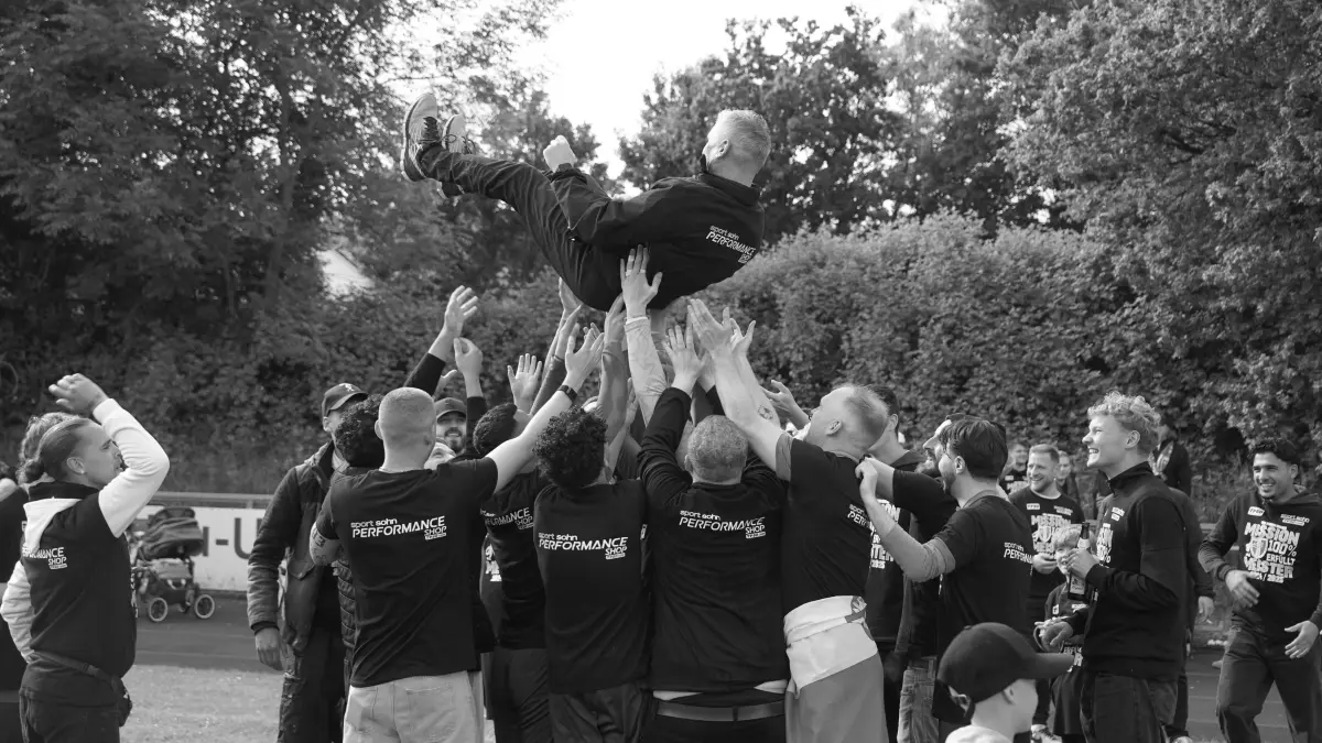 Trainer Thomas Schmidt vom FC Burlafingen ist verstorben. Der Familien-Vater wurde 57 Jahre alt.