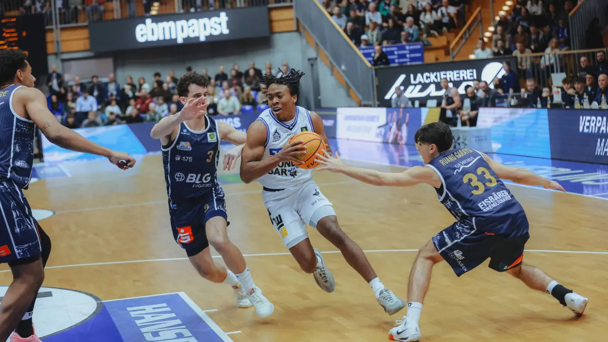 Ein wahres Offensiv-Feuerwerk brennen die Spieler der Merlins um Topscorer T.J. Madlock (weiß) am Samstagabend ab. 