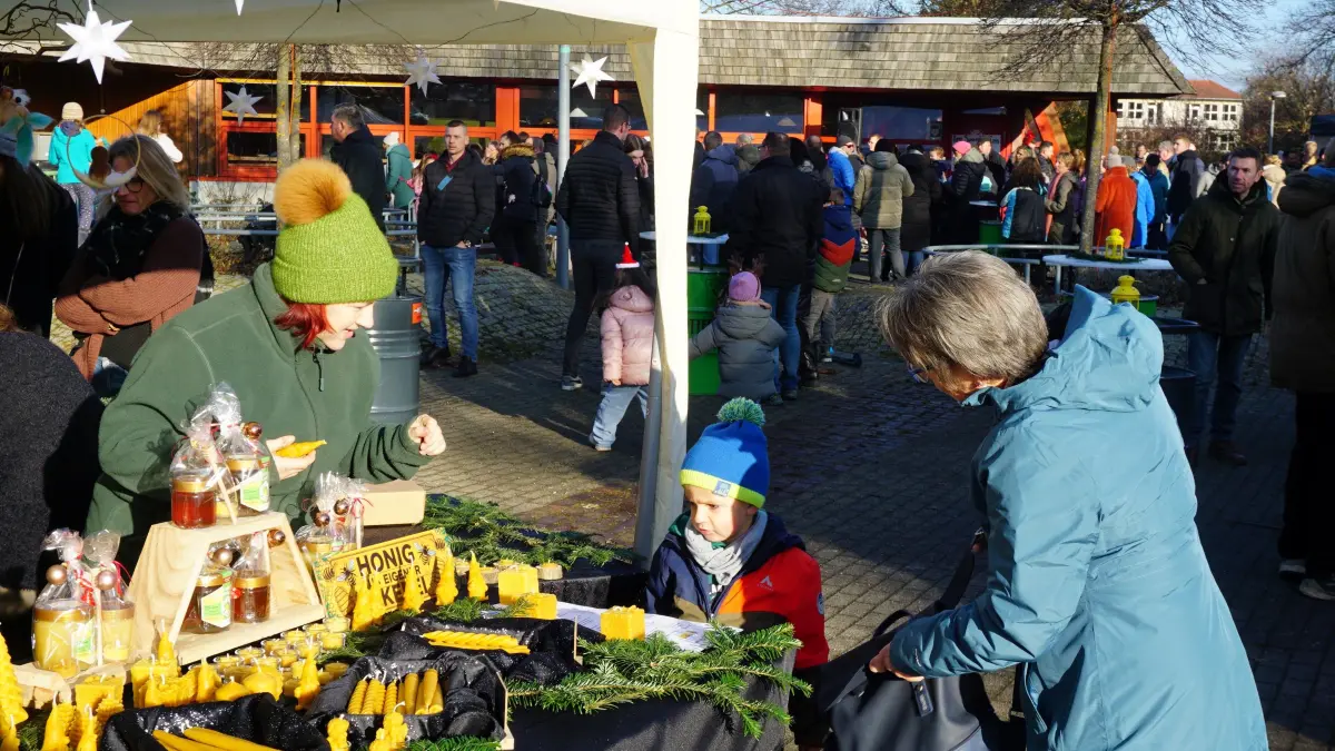 An den Ständen des Weihnachtszaubers Dotternhausen gab es allerlei zu entdecken.