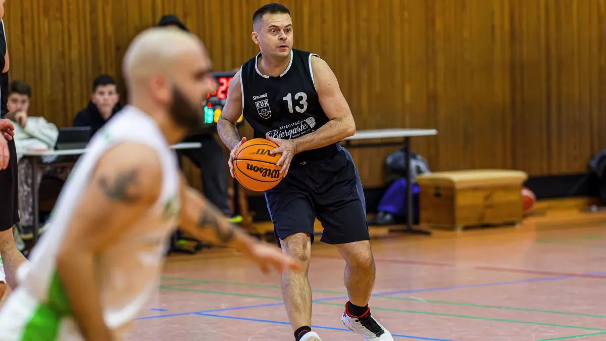 Basketball Kreisliga OST: Basketball Kreisliga OST; TV Altenstadt - TSV Zizishausen;
Dejan Burkanovic (TV Altenstadt, #13);
13.12.2025; Daniel-Straub-Realschule, Geislingen.
Foto: Thomas Madel