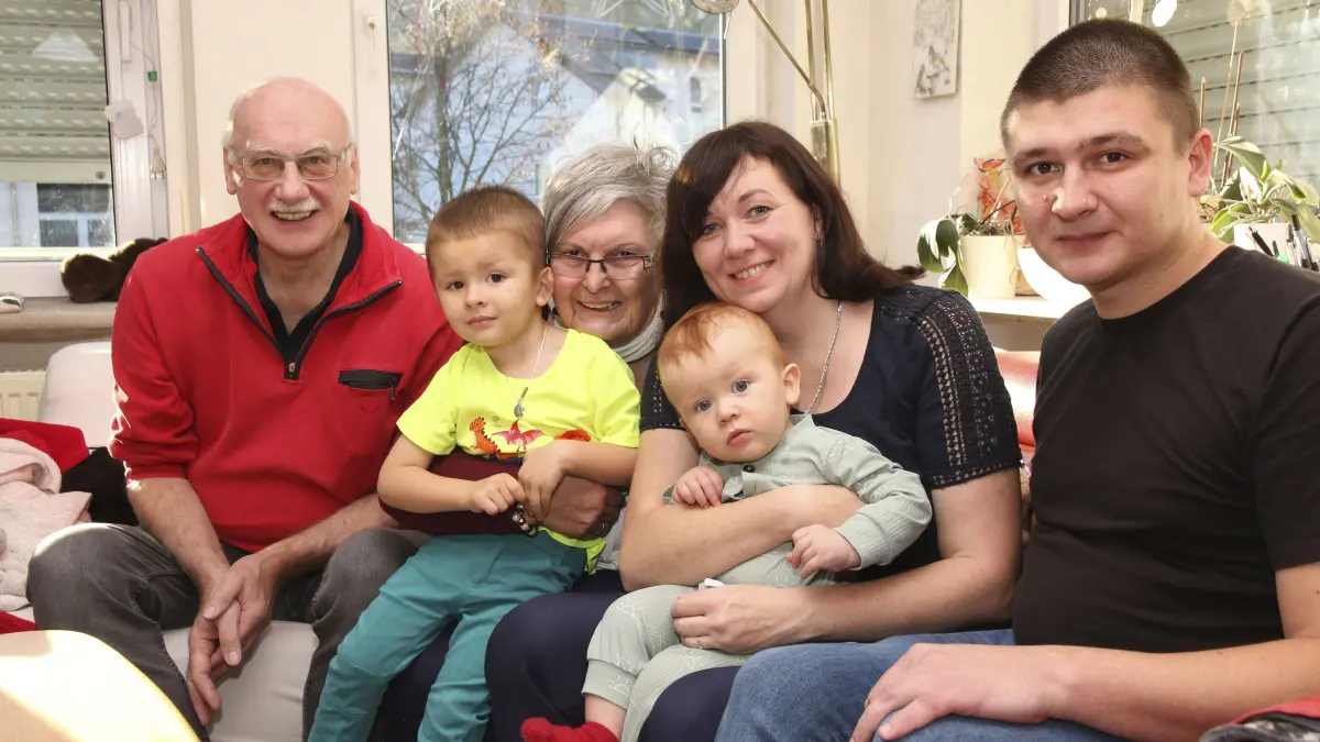 ukrainische Mieter sind wie eine Art Familie für Norbert und Irmtraut Wanner - Der Sohn der ukrainischen Mieter, Maxim, fühlt sich bei Wanners zu Hause, spielt und weiß auch, wo sich die Süßigkeiten befinden