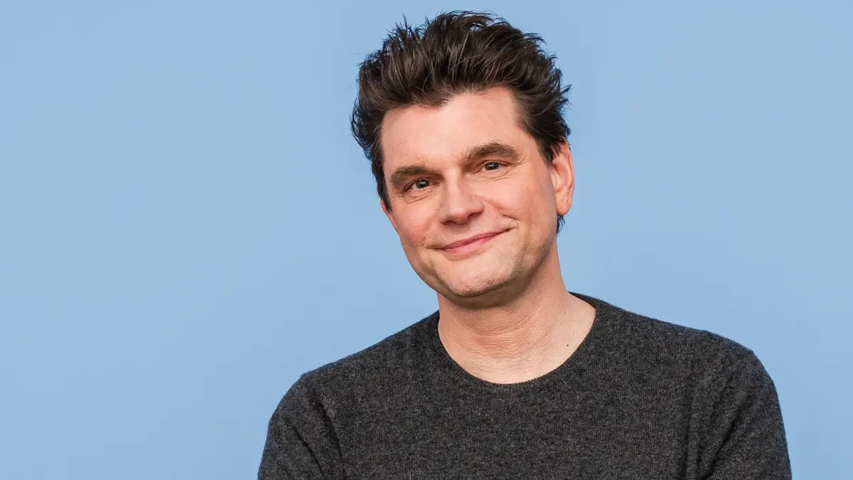 Der Comedian Lutz van der Horst, aufgenommen bei der MDR-Talkshow Riverboat am 21.11.2025 in Leipzig.