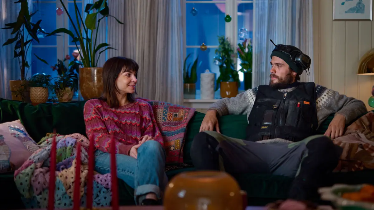 Johanne (Ida Elise Broch) und Bo (Gard Lokke) nähern sich langsam an.